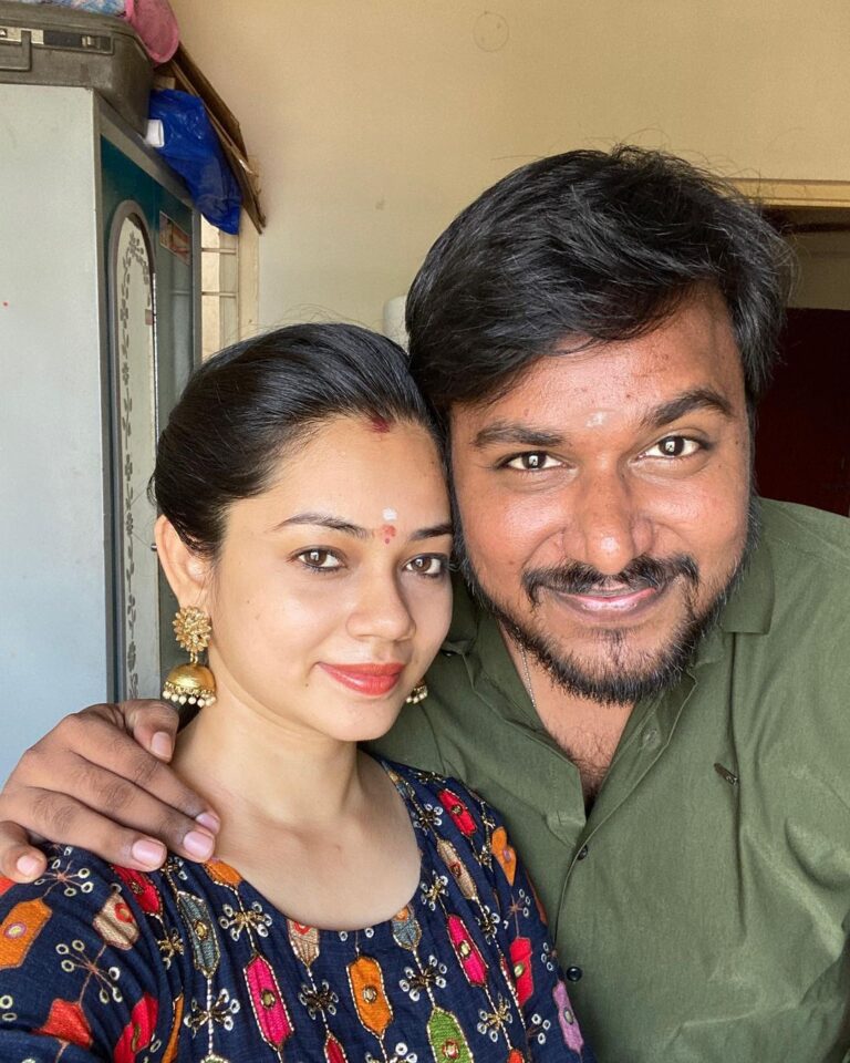 Anitha Sampath Instagram - The bestest hubby! The bestest marumagan (and a second son) to my family! The bestest brother and son to my nathanars & mamiyar. The Mr.perfect in each and every way! Kadavul enaku life la panna ore periya nalla vishayam unna meet pana vachadhu dhan! People say marriage will stop a media girl’s growth! But i grew after our wedding! Just because of your trust,freedom and encouragement! Thanks for the unconditional love you are showing me despite all the ups and downs! Thank you for everything you are doing for me! Lets chase our dreams together pappu! En valarchiyoda mulu karanamavum irundhutu, orama ninnu kai thatti rasikra unaku thirupi kuduka kadhal thavara edhuvum illa! நம் காதல் போல் நாமும் வளர்வோம்! Happy second wedding anniversary pappu! And 61st month love anniversary too! Sikrama “i love you”solli thola😂 5 varshama wait pandren🥰 @itsme_pg Kolathur, North Chennai