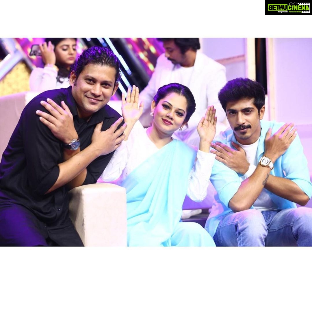 Anitha Sampath Instagram - When u look like a arul vaaku samiyar! This happens @shariqqqq777 @somshekar_ on the sets of bb jodigal