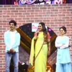 Anitha Sampath Instagram - Sharik and myself from akka-thambi to amma-paiyan mode! This is really one of my favourite rounds.A breezing dance for everyone’s favourite amma song! Happy that i met @umariyazkhan mam too! (Swipe left) She always motivates me before i perform every round and never forgets to compliment me once the round is over! Hope u will like today’s performance guys! Don’t forget to watch #bbjodigal at #8pm tonight! Because ur support and love means a lot to us! Love u guys🤗