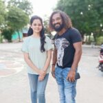 Anitha Sampath Instagram - Sharing my shoot experience with Stunt Silva master: "அதாரு அதாரு" பாட்டுல பாத்து இருப்பீங்க..renowned stunt master in Tamil and Telugu industry.. hero இல்லாத இந்த pilot movieல முக்கியமான co artist..மாஸ்டர் கிட்ட நான் பேசுனேன்னா சவுண்டே கேக்காது..வெறும் காத்துதான் வரும்...அவ்ளோ பயம் மாஸ்டர பாத்தா.. . breakfast lunch dinnerனு எல்லாரும் ஒன்னாதான் சாப்பிடுவாங்க..ஆனா நான் மாஸ்டர் போய்ட்டாரானு பாத்துட்டு அவரு போன அப்புறம் தான் சாப்பிடவே உக்காருவேன்.. . அவரு பக்கதுல எனக்கு தட்டு இருந்தா..அவரு வரதுகுள்ள என் தட்ட எடுத்துகுட்டு குடு குடுனு ஓடி வந்துடுவேன்.. . அவரு மூவி டீம் கூட பேசிட்டு இருக்கும் போது அந்த பக்கமா cross பண்ணி போனேன்னா "வாங்க மா..வந்து உக்காருங்க"னு சொல்லுவாரு..இல்ல பரவால சார்னு பயந்து escape ஆயிருவேன்.. . சம்மந்தமே இல்லாம அவ்ளோ பயம்..அவரு பாக்க rough and toughஆ இருக்குறதுனாலயும் எல்லா படத்துலயும் வில்லனாவும் ரவுடியாவுமே பாத்ததுனாலயும் அந்த பயம் போல.. . ஆனா ரெண்டாவது நாளே எங்க கிட்ட ரொம்ப ரொம்ப நல்லா பேசுனாரு..மாஸ்டர் இல்லனாதான் போர் அடிச்சிது..அவரு இருந்தா செட்ல சிரிப்பு சத்தம் கேட்டுட்டே இருக்கும்.. . நாம தான் ரொம்ப reserved ஆ இருந்துட்டோம் போலனு தோனுச்சு...எல்லா பெரிய celebrities ஓட off screen behaviour பத்திலாம் ஆர்வமா கேட்டு தெரிஞ்சிப்பேன்.. . கடைசி நாள்லாம் மாஸ்டர ரொம்ப மிஸ் பண்றோம்னு எல்லாரும் பேசுற மாதிரி ஆயிடுச்சு.. . ரொம்ப dedicated ஆன perfectionist @silva_stunt .. . In Pic2 Dir @j.sathiyaseelan Master @silva_stunt Co artist @anushri_anitha