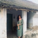 Anitha Sampath Instagram – பழமை மாறா காஞ்சிவரம் (காஞ்சிபுரம்)
Location: யாரு வீடுனே தெரியாது.அழகா இருந்துச்சேனு ஓனர் கொல்லையில பல்லு தேய்க்கிற கேப்ல போட்டோ எடுத்துட்டு வந்துட்டேன். 

அந்த வீட்டு தாத்தா ஜன்னல் வழியாக எட்டிப்பார்த்து முறைத்தது குறிப்பிடத்தக்கது😂
PC: @darkk.thology thambi

#anitha #anithasampath #anithasambath #newsreaderanitha #newsreader #biggboss #biggbosstamil #vijaytv #vijaytelevision #trending #kanchipuram #kanchi #kanjivaram #kanjipuram Kanchipuram, Tamil Nadu