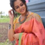 Anitha Sampath Instagram - எனக்கேன இருப்பது ஒரு மனசு அதை உனக்கென கொடுப்பது சுகம் எனக்கு.. . எனக்கேன இருப்பது ஒரு உசுரு அதை உனக்கென தருவது வரம் எனக்கு.. @itsme_pg . Guess the 90s kid song.. Salem, India