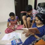 Anitha Sampath Instagram - என்னோட கல்லூரி காலத்துல இருந்து கடைசியா சன்டிவி சேருறதுக்கு கொஞ்ச நாள் முன்னாடி வரைக்கும் டியூஷன் எடுத்துட்டு இருந்தேன்... . கல்லூரி காலத்துல குடும்பத்துக்கான daily life expensesக்காக நானும் என் தோழியும் சேர்ந்து அவங்க அவங்க ஏரியால டியூஷன் எடுக்கலாம்னு முடிவு பண்ணி செஞ்சோம்.. . ஆனா செய்தி வாசிப்பாளர் ஆகி ஏதோ பெரிய கஷ்டம் இப்ப இல்லங்கிற அளவு சம்பாதிக்க ஆரம்பிச்சும்..பாலிமர் நியூஸ்7 என 3 வர்ஷம் ஆங்கரா இருந்தும் அதை நான் விடவே இல்ல..காரணம் "கற்பித்தல்" வேலைய நான் ரொம்ப நேசிச்சேன்.. . 90 மார்க் வாங்குறவன 100 வாங்க வக்கிறது ஈசி..சொல்ல போனா நல்லா படிக்கிற பசங்களுக்கு டியூசன் எடுக்குறதுலாம் எனக்கு போர் ஆன விஷயம்... . என்கிட்ட படிச்ச அத்தனை பேரும் pass mark na என்னனே தெரியாம..வாழ்க்கைல rankனு ஒன்னு வாங்குனதே இல்லாம..அவன் பேரை தவர எதுவுமே எழுத தெரியாத பசங்கதான்..அதுவும் 7,8,9,10வகுப்புகள்ல.. . அவன் complexஅ களைஞ்சி..படிப்புக்கும் வாழ்க்கைல சாதிக்கிறதுக்கும் சம்பந்தம் இல்லங்குறத சொல்லி சொல்லி தைரியம் கொடுத்து..தட்டி கொடுத்து படிக்க வச்சு..1-10 குள்ள ராங்க் வாங்க வச்சி..நம்மளாலயும் முடியும்னு நம்பிக்கை வர வச்சிருக்கேன்.அதுதான் ஆசிரியர் செய்ய வேண்டிய முக்கிய வேலைனும் நெனக்கிறேன்.. . மார்க் வாங்காதவனுக்கு பின்னாடி என்ன வாழ்க்கை கதை இருக்கு...அவன எது படிக்க விடாம பண்ணுது என்று தான் முதல்ல தெரிஞ்சிக்கணும்..பல நேரத்துல அதுதான் அவன் பிரச்சனைனு அவனுக்கே தெரியாது . ஆடுன கால் அடங்காதுனு சொல்ற மாதிரி.. இன்னக்கும் எப்பலாம் வாய்ப்பு கிடைக்கிதோ அப்பலாம் school பிள்ளைகளுக்கு சொல்லி தருவேன்..இது என் சித்தி பசங்க (in the picture).. . Rank-அயே பார்க்காத ஒருத்தன், அக்கா நான் எல்லாத்துலையும் பாஸ்..rank வர போகுது அக்கானு சொல்லும் போது வர சந்தோஷம் இருக்கே..!! அது 96 வாங்குறவன 100 வாங்க வச்சாலும் வராது....அது ஒரு வேற லெவல் மகிழ்ச்சி.. . பாஸ் ஆனதும்..நிறைய பசங்களோட அம்மாக்கள் போன் பண்ணி அழுதும் இருக்காங்க.. . "செய்தி வாசிப்பாளர் அனிதா சம்பத்"நு சொல்றப்ப வர feeling-ஐ விட "டியூஷன் அக்கா" அனிதாவா இருக்கிறது அலாதிதான்.. #கற்பித்தல்_சுகம் ❤️ . #Candid_pic_taken_by_my_mom