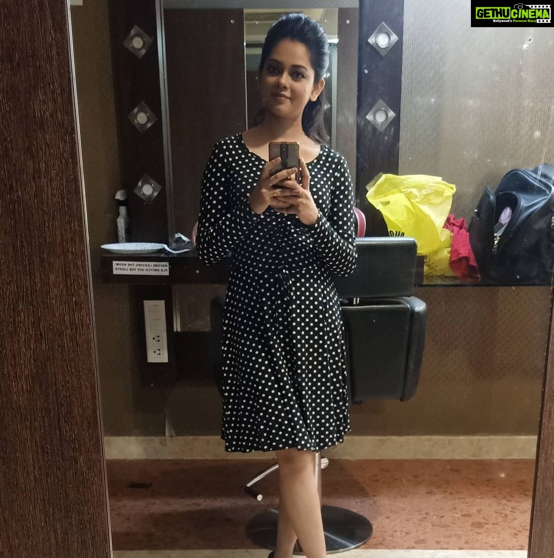 Anitha Sampath Instagram - Random blur mirrorfie...but loving it.. . #anitha #anithasampath #suntv #sunnews #newsreader #suntvnewsreader #vanakkamthamizha #vanakamthamizha #anchor #vj #anithaanchor #newsreaderanitha #newsreaderanithasampath #anithasampathinstagram