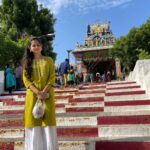 Anitha Sampath Instagram - Thanks to everyone who wished me on my birthday!😍I value each and everyone of u guys!!!😇 U guys never left me alone..each of your loving words means a lot to me😇🙏🏽 thanks for your support thangams. By the way this picture is from kundrathur murugan kovil. 5 varshama inga kutitu vara soli praba ta ketute irupen.romba nal asai. but amaiyave illa. Kadasila indha area ke kudi vandhu, vaigasi visagam day la, en birthday anaki dhan varanum nu irundhuruku. 😍😍 vlog also coming soon guys😘 thanks a lot. “If something dint happen now, it means u deserve more and it will happen far better than u expected with miracles”. Kundrathur Murugan Temple