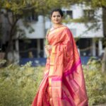 Anitha Sampath Instagram - மழை நேர காற்றே காற்றே.. மனம் தின்ன வா வா.. . Makeup & Hair: @makeup_by_kez Photo: @sarancapture Saree: @meshira.in Blouse: @maliboo_bridalwear Jewel: @rimliboutique Hair accessories @hairaffairsofficial