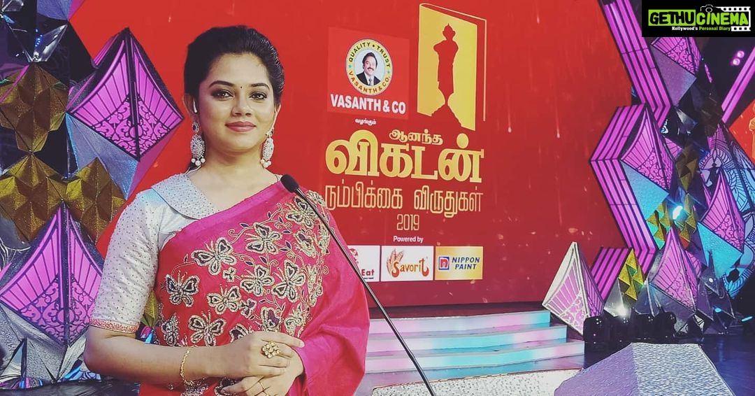 Anitha Sampath Instagram - விகடன் விருதுகள் 2019.. costume @mabia_mb Jewellery @vivahbridalcollections . . I informed about the costume and jewellery need at the neck of the moment..but still u both @mabia_mb and @vivahbridalcollections helped me out instantly with love .. Thank u so much darlings..love u.. . So much of appreciations for ur wonderful collections. Chennai Trade Centre