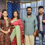 Anitha Sampath Instagram – #latepost சரத்குமார் சார் என்றாலே…எப்போதும் வெறப்பா சிடு சிடுனு இருக்கிறவர்னு நெனச்சிட்டு இருந்தேன்..ராதிகா அவர்களை அத விட மோசமான கோவக்காரங்கனு நெனச்சிட்டு இருந்தேன்…
.
கண்டிப்பா எது கேட்டாலும் ரெண்டு வார்த்தையில பதில் சொல்ல போறாங்க..என்ன பண்ண பொறோமோனு தான் ஸ்டுடியோ உள்ளயே போனேன்..
.
ஆனா அங்க எல்லாமே தலைகீழ்…குறிப்பா சரத்குமார் சாரின் டைமிங் காமெடி சென்ஸ்..காமெடியன்ஸ் நிகழ்ச்சிக்கு வந்தப்ப கூட நாங்க இப்படி விழுந்து விழுந்து சிரிச்சதில்ல..
.
கேமராக்காக மட்டும் இல்ல..கேமராவ off பண்ணிட்டு பிரேக்ல இருந்தப்பவும் அதே கலகலபேச்சு..அதே புத்துணர்வு..
.
மொத்ததுல மறக்க முடியாத இரு விருந்தினர்கள்…