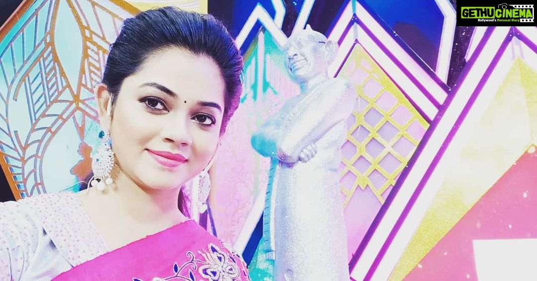 Anitha Sampath Instagram - விகடன் விருதுகள் 2019.. costume @mabia_mb Jewellery @vivahbridalcollections . . I informed about the costume and jewellery need at the neck of the moment..but still u both @mabia_mb and @vivahbridalcollections helped me out instantly with love .. Thank u so much darlings..love u.. . So much of appreciations for ur wonderful collections. Chennai Trade Centre
