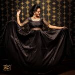 Anitha Sampath Instagram – கருப்பு..!
உழைப்போட வண்ணம்..!
.
Mua: @makeupby_brintha
Hair:  @kowshi_mua
Costume: @dhiya_designs
Jewels: @new_ideas_fashions
Photo: @diwahar_photography