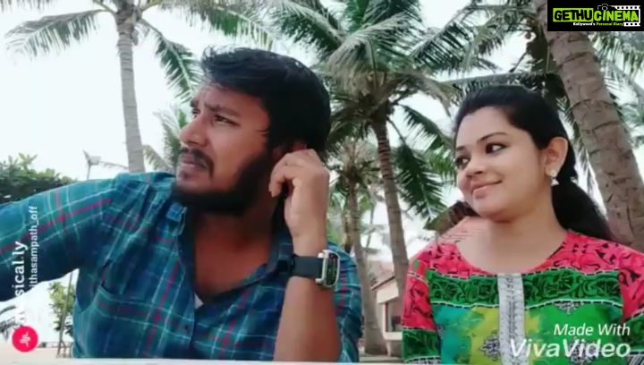 Anitha Sampath Instagram - நாங்க ஒன்னா பண்ண ஒரே டிக்டாக் இதுதான்.. காதல் காலங்களின் அழியா நினைவுகள்..இந்த வீடியோ எடுத்து இரண்டு வருடத்திற்கும் மேல் இருக்கும் என நினைக்கிறேன்.. . இருவருமே பெரிய டிக்டாக் பிரியர்கள் இல்லை..அந்த செயலியே 'தற்போது' என் போனில் இல்லை..ஆனால் பிடித்திருந்தால் சொல்லுங்கள்..கண்டினியூ செய்கிறோம்..ஹஹா.. . @itsme_pg