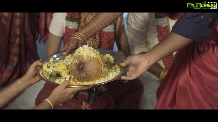 Anitha Sampath Instagram - Full muhurtham video on Behindwoods guys..pls do watch it link in bio.. . உண்மை காதல்.. திருமணத்தில் முடிவதல்ல.. திருமணத்தில் தொடங்குவது.. . காசு பணம் வாழ்க்கையல்ல.. அன்பும் அர்ப்பணிப்புமே வாழ்க்கை . என்னிடம் எந்த எதிர்பார்ப்பும் இன்றி அன்பை அள்ளி தருவதற்கு நன்றி பப்பு.. கல்லறையிலும் உன் அன்பில் நெகிழ்வேன்! 🙏 @itsme_pg