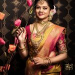 Anitha Sampath Instagram – ஊரெல்லாம் மண்ணெடுத்து 
உருவம் தந்தேன் உதட்டுக்கு
என் உசுர நான் கொடுத்து 
உசுரு தந்தேன் கண்ணுக்கு
(90s kids’ fav song)
.
Mua: @makeupby_brintha
Hair:  @kowshi_mua
Costume: @dhiya_designs
Jewels: @new_ideas_fashions
Photo: @diwahar_photography
