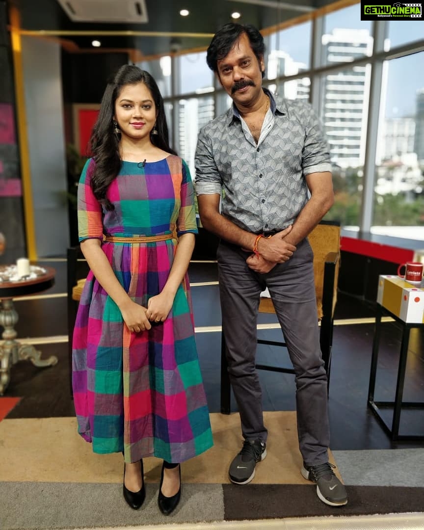 Anitha Sampath Instagram - Today's Vanakam thamizha.. தமிழ் சினிமாவே பலருக்கும் கனவாக இருக்கும் நேரத்தில் பாலிவுட்டில் எப்போதோ கால் பதித்து இப்போதும் கலக்கிக்கொண்டு இருக்கும் தமிழன்.. . பிரபல பாலிவுட் ஒளிப்பதிவாளர்..தமிழ் சினிமா நடிகர்..நட்ராஜ் என்கிற நட்டி சார்.. Proud of you sir.. Costume @wear_it_like_a_women