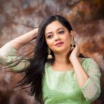 Anitha Sampath Instagram - அட வாழ்க்கையென்ன புகைப்படமா? ஒரு காட்சியோடு நின்றுவிட..! அது ஆயுள் ஓடும் திரைப்படமே.. பல காட்சியோடுமே.!! (Guess the song) PC: @ryjophotography Costume: @wear_it_like_a_women Makeover: @artistry_by_aloy