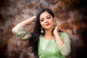 Anitha Sampath Instagram - அட வாழ்க்கையென்ன புகைப்படமா? ஒரு காட்சியோடு நின்றுவிட..! அது ஆயுள் ஓடும் திரைப்படமே.. பல காட்சியோடுமே.!! (Guess the song) PC: @ryjophotography Costume: @wear_it_like_a_women Makeover: @artistry_by_aloy