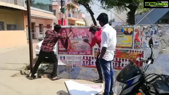 Anitha Sampath Instagram - Guys!!!! என்னை விரும்பும் உள்ளங்கள் இருப்பதில் எனக்கு மட்டற்ற மகிழ்ச்சி..ஆனால் இளைஞர்கள் நாம்..நாளைய சமூகம் செழிக்க பொறுப்புணர்வோடு நடப்பது நம் கடமை..படிக்கும் வயதில் இருக்கும் என் தம்பிகளும் நண்பர்களும் இதிலெல்லாம் நேரத்தை வீணடிப்பது எனக்கு வருத்தம் அளிக்கிறது.. . . போஸ்டர் அடிக்கும் அளவுக்கு நான் எதையும் சாதித்துவிடவில்லை...உங்கள் அன்பு மட்டுமே போதும்..பல கோடி நன்றிகள் உங்கள் அன்புக்கு...வார்த்தைகள் கிடைக்கவில்லை என் உணர்வை வெளிப்படுத்த.. #anithasampath #anithaanchor #millionsofthanks