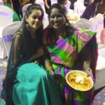 Anitha Sampath Instagram - Thanks for the wonderful candid..saw this randomly after returning from madurai.. And Idly lam apram kuda saptukalam modhala Suda suda photo dhan mukiyam..he he..with the rocker Chinna ponnu mam.. . #sunnatchathirathiruvizha #suntv #anithasampath #anitha #anchoranitha #newsreader . Photo: @_ragav_official_ Costume designer: @sals_wardrobe Earring: @shreedesigns_jewellerystore Velammal College of Engineering and Technology