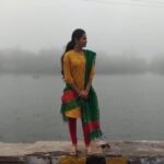 Anitha Sampath Instagram - ஏற்காட்டின் பனியோடும் பாசத்தோடும்.. #anitha #anithaanchor #anithasampath #anchor #yercaud #yercaudhills #yercauddiaries #yercaudtrip #vanakkamthamizha #suntv #sunnews #suntvnews #newsreader Yercaud Hill Station