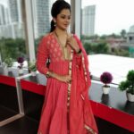 Anitha Sampath Instagram - #anitha #anithasampath #anchoranitha #suntv #sunnews #news #vanakkamthamizha Sun Network