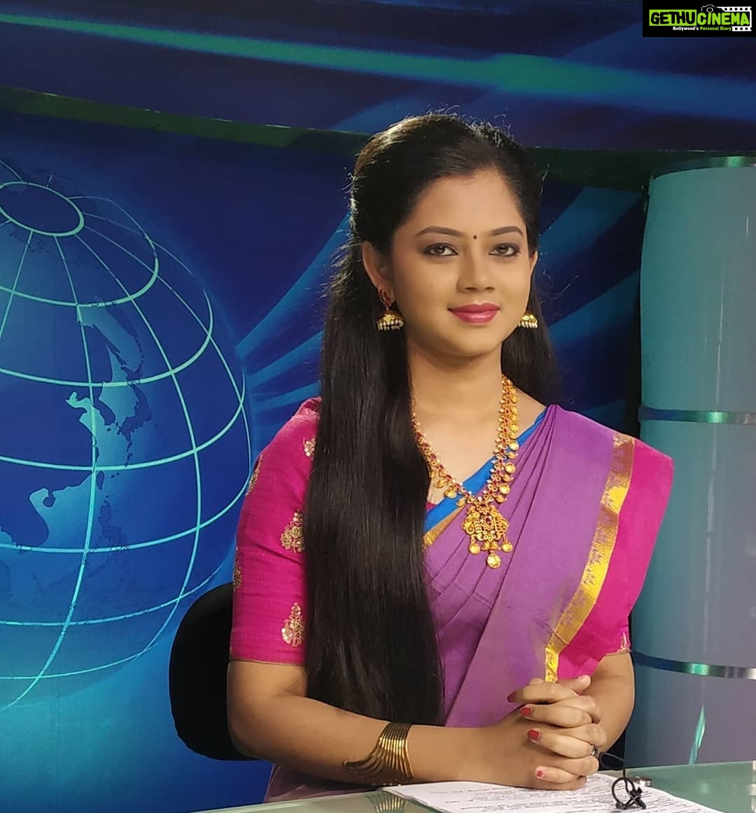 Anitha Sampath Instagram - #anitha #anithasampath #suntv #news #newsreading #passion #lovemyjob #anchoranitha Sun Network