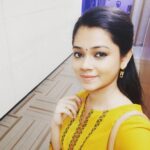 Anitha Sampath Instagram – மாலை நிலவின் மரகத மஞ்சள்…
Accessory @arthis.andal
.
.
#anitha #anithasampath #anchoranitha #vanakkamthamizha #suntv #sunnews Sun Network