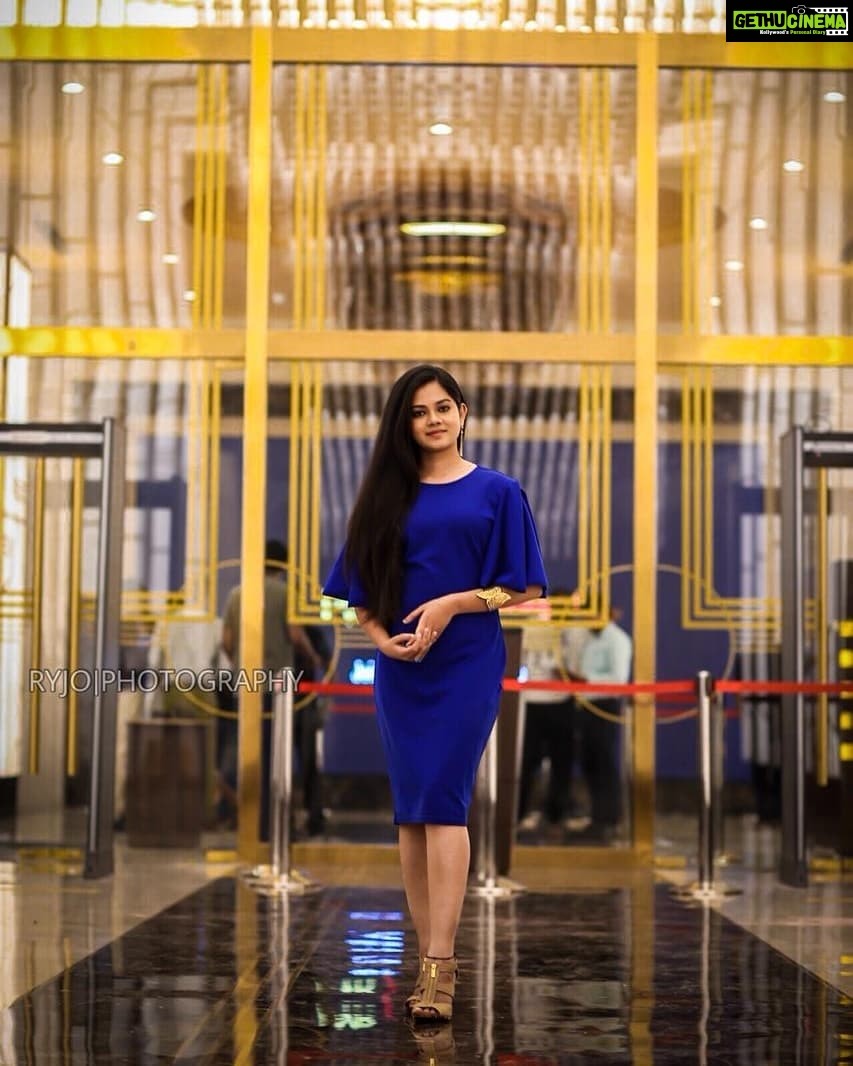 Anitha Sampath Instagram - Happy sarasawathi pooja guys... #anitha #anithasampath #anchoranitha #suntv. pic courtesy: @ryjophotography