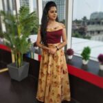Anitha Sampath Instagram – Navarathri special in Vanakam thamizha… Costumes and styling @sals_wardrobe
 thanks for the wonderful costume.. #anitha #anithasampath #anchoranitha #vanakkamthamizha #suntv #sunnews #news