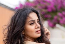 Anjana Rangan Instagram - Nothing can be more beautiful and sexy than a saree 🍀 Shot by @pk_views