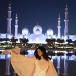 Anju Kurian Instagram - Eid Mubarak ✨ 🎥- @fazil3 👗- @mall_of_abayas #eidmubarak #abudhabi #reelsvideo #dubai #reeloftheday #anjukurian #throwback #gooddays #sundayvibes #instagood #dailypost #reelitfeelit