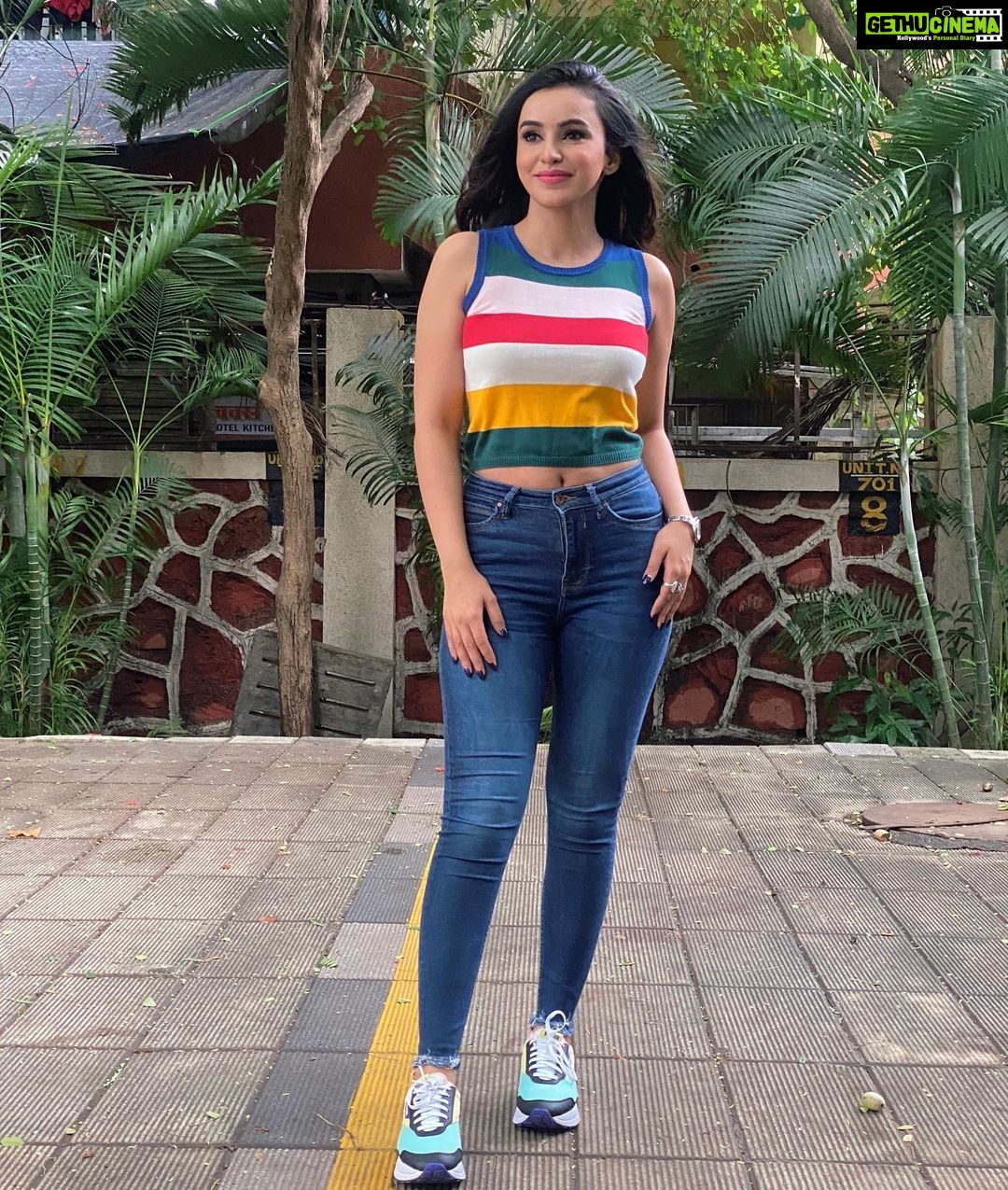 Ankitta Sharma Instagram - πΌπ£π ππππ£ π«πππ π¨πͺπ§π’π π πππ‘π, ππͺπ‘π‘πππ£ π©π π‘πππ§π π£πβ¦ π
