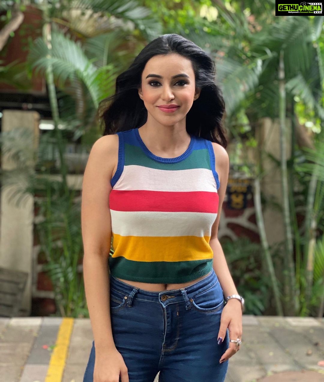 Ankitta Sharma Instagram - πΌπ£π ππππ£ π«πππ π¨πͺπ§π’π π πππ‘π, ππͺπ‘π‘πππ£ π©π π‘πππ§π π£πβ¦ π