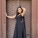 Ankitta Sharma Instagram - Have you seen the video yet!? 🖤 #ankitasharma #amritmaan #allahmaafkre #reelitfeelit