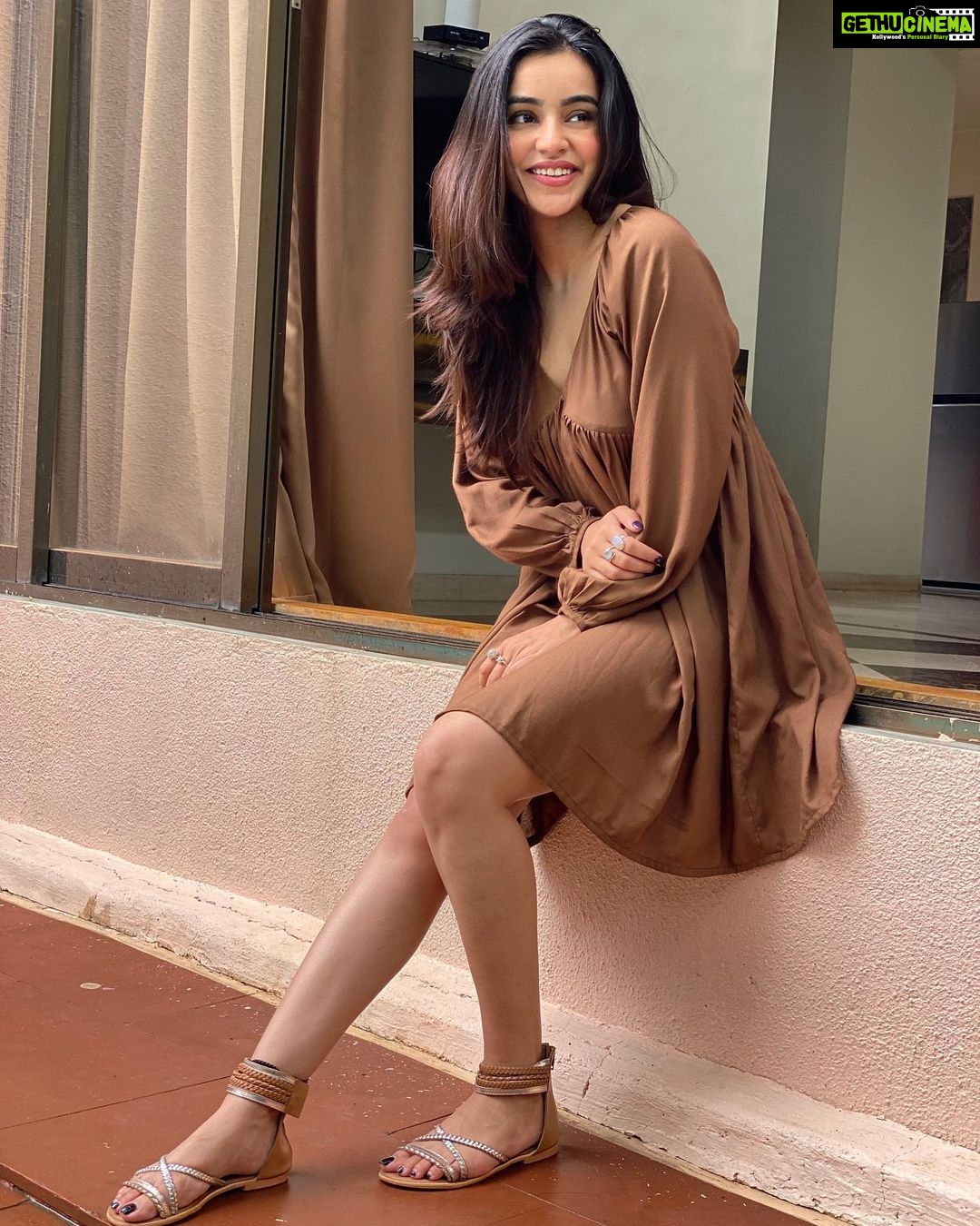 Ankitta Sharma Instagram - Brown kudi. 🍩