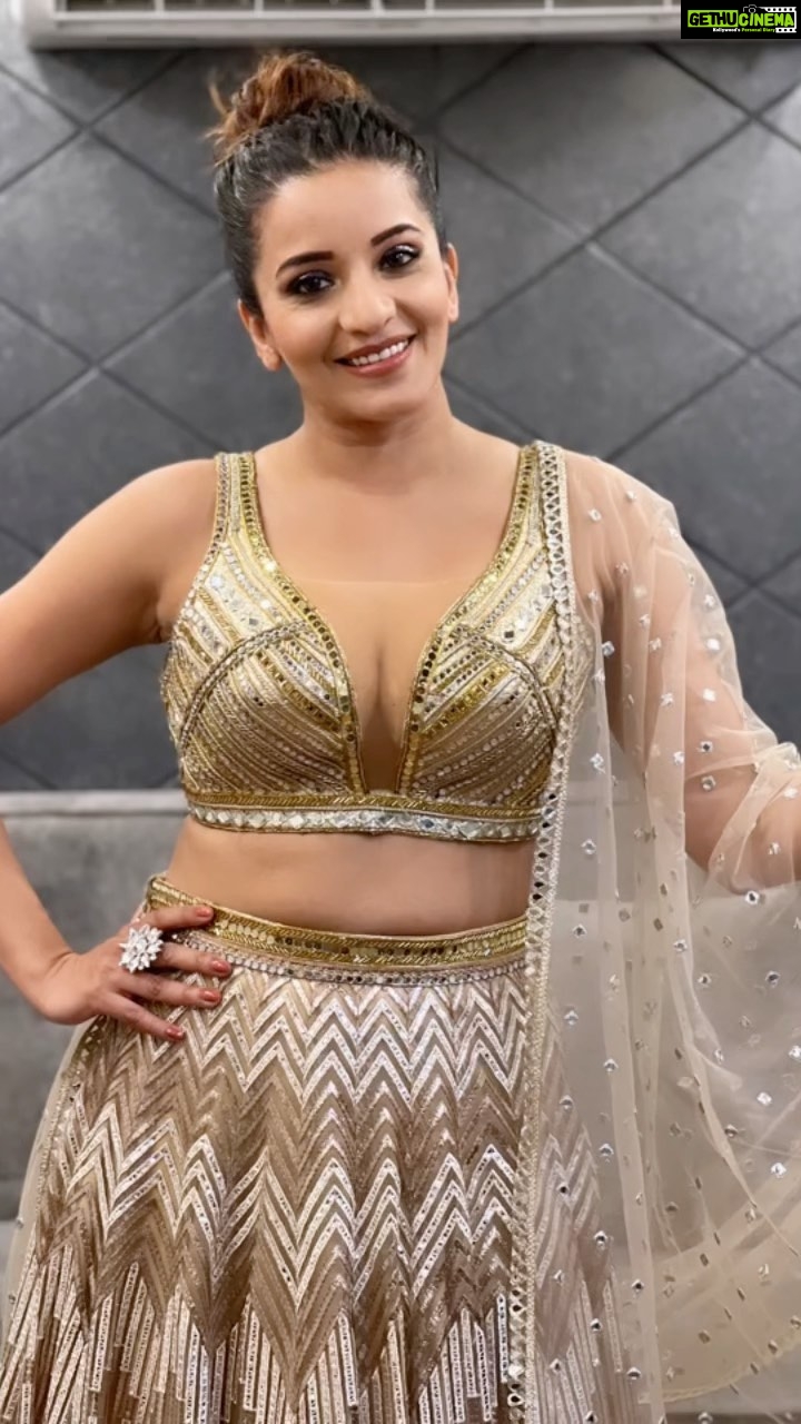 Antara Biswas Instagram - Khud Ki hi Tareef 🤷♀️🤷♀️🤷♀️…. I love It 🥰…. #reels #instagram #happy #sunday #funday