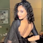 Anukreethy Vas Instagram – Sexy sexy saree 🖤❤️‍🔥 
.
.
Mua @jeevithamakeupartistry 💄 
Outfit @priyaregan_mb 💃
.
.
#saree #black #trendingreels #trending #blacksaree #sexysexysaree🔥🔥 #tamil #anukreethyvas #missindia2018 #dippamdappam Chennai, India