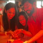 Aparna Das Instagram - Just posting this here coz it is such a happy picture and I was having so much fun with them :) we are beyond thankful to all of you for loving our film and also spreading it to others. Its such a great feeling when we get read all those long long good msgs & reviews of our film. Will definitely take this as a responsibility to make and be part of more good films like priyan ottathilaanu. Thank you all. Missing @aneeseats @adhipa @rahulkrishnaa_ in the picture.