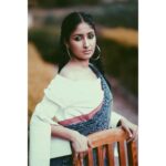 Archana Jois Instagram - She helps her feed.. She wipes her sweat.. She gives her grace.. She keeps her warm.. Yes!! She is a part of her!! “Who is She??” “A 6-yard Drape!!” - @dhathree_hanabe . Saree, Styling, Concept & Curation @laudable_drapes 📸 : @naveenvcphotography 💄 : @makeup_by_deeparachel 👧 : @makeovers_by_sudhavallabha 📍 : @kadackalfarm #6yardsofelegance #saree #drape