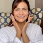 Arthi Venkatesh Instagram - It's obvious, that we forget about self-care in our crazy busy lives. But sometimes you just need to take a break to relax and rejuvenate. Which is why I ensure that I keep my self-care sessions pretty frequently. And as Buds and Berries say - Slow Down, the World Can Wait! Buy it now from @budsandberries.in and Myntra! #BudsandBerries #gardeninspired #Ricewater #facewash #Macadamia #Vanilla #bodywash #bodylotion #paidcollaboration
