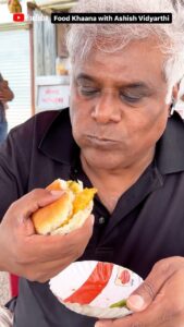 Ashish Vidyarthi Instagram - Ammmazing Vadapav and Chai on the Highway At SHRI JI’S 😍☕️ #chai #wadapav #vadapav #monsoon #mumbai #streetfood #food #reels #reelsinstagram #instareels #reelitfeelit #reelkarofeelkaro #baarish #rains #mumbai #maharashtra #naadkhula #chaha Maharashtra, India