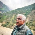 Ashish Vidyarthi Instagram - “The great courageous act that we must all do, is to have the courage to step out of our history and past so that we can live our dreams.” - Oprah Winfrey Life is our greatest teacher only if we have the ability to surrender like a disciple.... A learner for life. This Vidyarthi wishes you all a Happy Guru Poornima... May all the life's lessons shape you to be the greatest version of yourself! #HappyGuruPoornima #GuruPurnima2022 #gurupoornima #Guru #Gurupournpima #instagood #instaphoto #teacher #life #vidyarthi #ashishvidyarthi