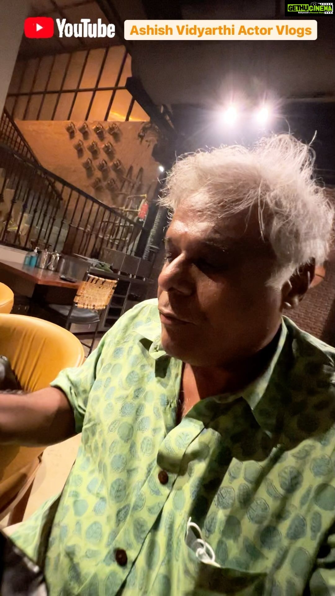 Ashish Vidyarthi Instagram - Best Mutton Raan and Butter Chicken at Baba Chicken Ludhiyana wale, Chandigarh Sector-7 #reelitfeelit #reelsinstagram #foodreels #tandooriraan #raan #muttonraan #mutton #butterchicken #chicken #falooda #chandigarh #himachal #foodreels #ashishvidyarthi #actorvlogs #ashishvidyarthiactorvlogs