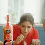 Bhumi Pednekar Instagram - Crazy family moments ko chaiye tasty snacking ka saath 🤝💯 Presenting you the favourite snack of all time- Burgerrrrr🍔 made with Harvest Gold Burger Buns! Enjoy family brunches with some much needed burger time and soak in the delicious nok-jhok! #HarvestGold #BurgerBuns #HarMomentTastierr #NashteMeinKyaHai #Burgers #Burgers🍔