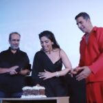 Bhumi Pednekar Instagram - This is how my bday went- @akshaykumar sang happy birthday for me with a large crowd cheering . @aanandlrai sir gave me the sweetest suprise and our film #rakshabandhan was showered with so much love❤️ Thank you London for giving me an unforgettable day 🙏 #HappyBirthday :)