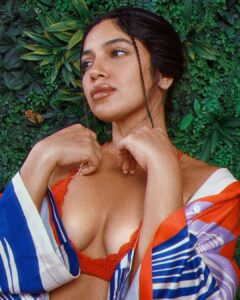 Bhumi Pednekar Instagram - Birthday Month 🦀 
.
.
.
#sunday #cancer #hello #instagram #instagood #trending #goodnight