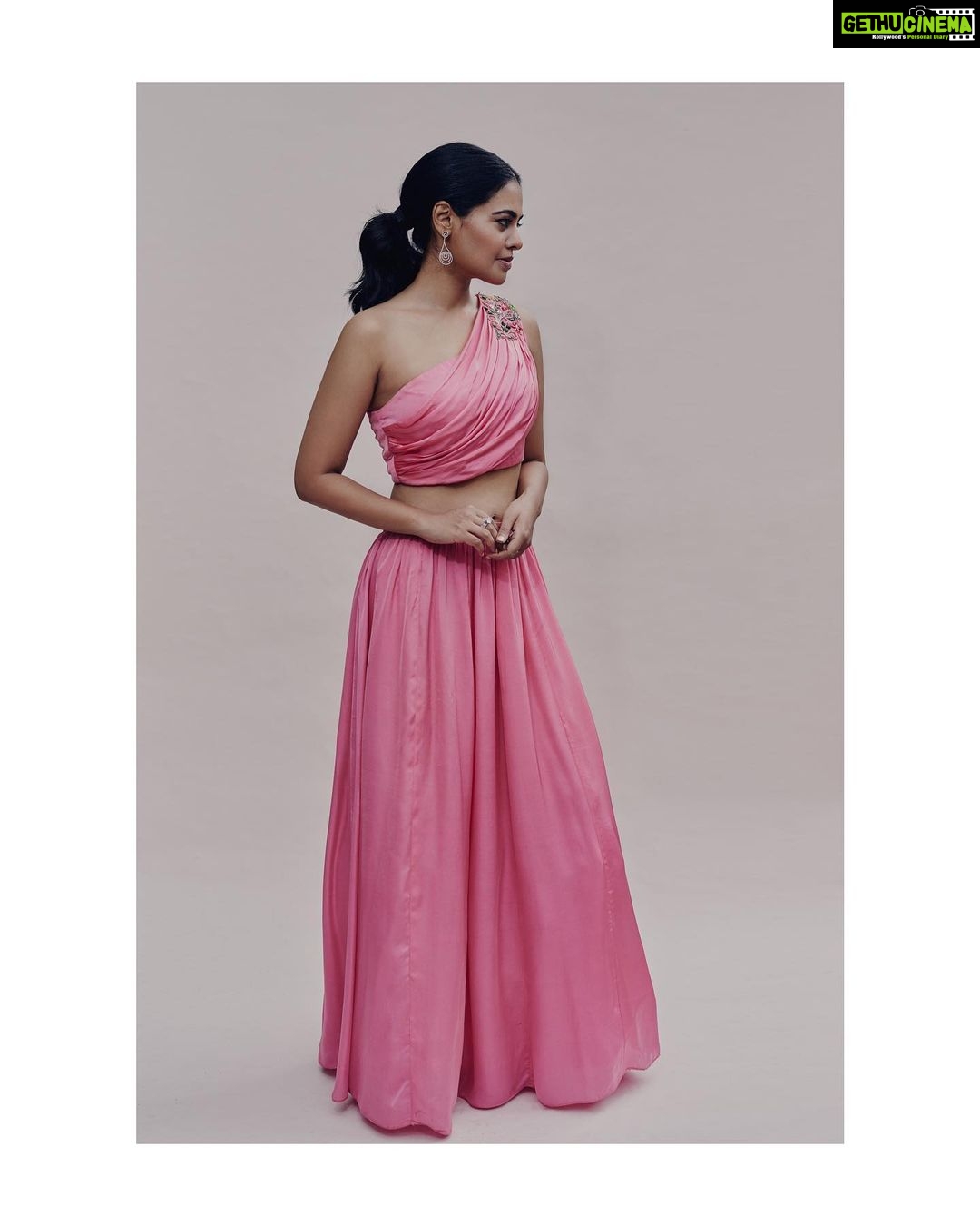 Bindu Madhavi Instagram - Imagine Believe Achieve Outfit - @labelnitisha Earrings - @kushalsfashionjewellery Rings - @shillpapuriidesignerjewellery Makeup & Hair - @makeuphairbyrahul Shot by - @arifminhaz Photo Assist - @thejaswitanneru Styling - @stylebynavyaanddivya #bindumadhavi