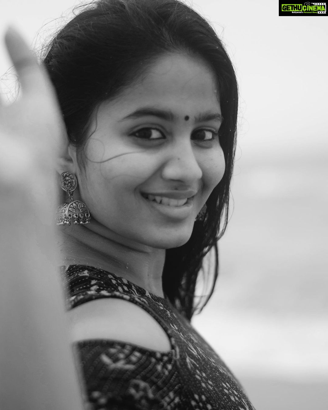 Brigida Instagram - Chilakkamma . #portraits_ig #pixel_ig #portraiture #expofilm3k #portraitstyles_gf #featurepalette #bleachmyfilm #portraitmood #instagram #makeportraits #profile_vision #balumahendra #shoot #top_portraits #life_portraits #postthepeople #quietthechaos #2instagood #way2ill #justgoshoot #artofvisuals #details #iravinnizhal #parthibanradhakrishnan #radhikrishnanparthiban #arrahman #shreyagoshal #singleshotfilm #mayavachayava #mayavathuyava Chennai, India