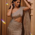 Daisy Shah Instagram - ⚡️ . . . Stylist: @rituponia x @jyotigupta6601 Outfit: @kalkifashion Accessories: @rwminstyle . . . #justanothersaturdaynight #eventdiaries