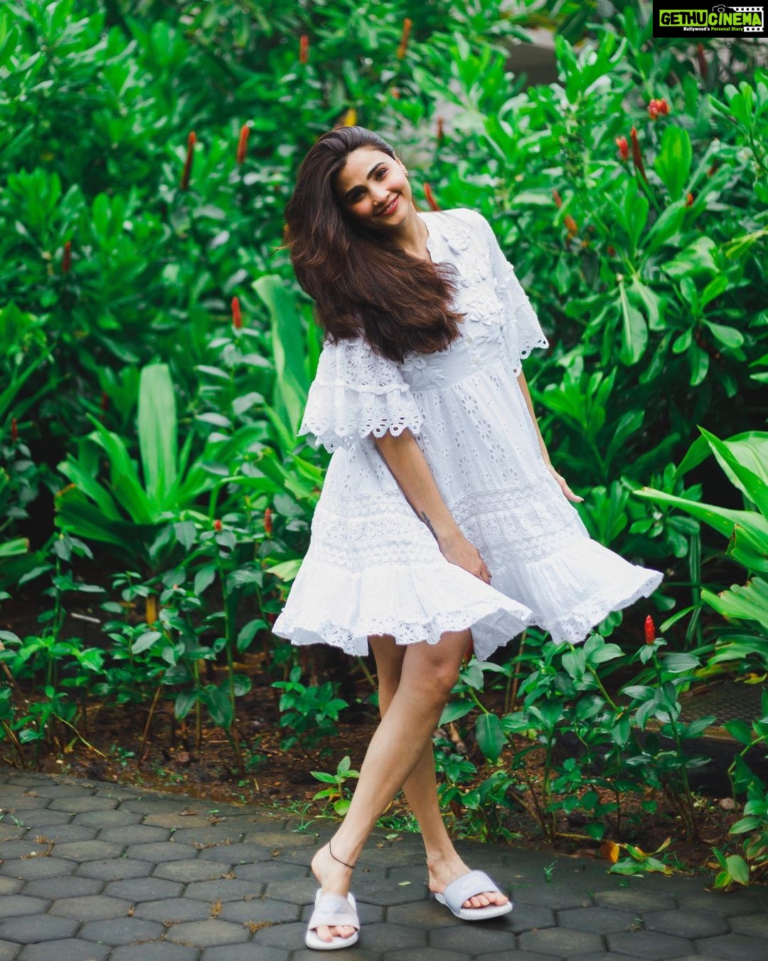 Daisy Shah Instagram - Happiest in the nature π . . . @travelwithjourneylabel @theleelagoa . . . #theleelagoa #theleela #myleelagoa #itstimeforgoa #travelwithjourneylabel #youarespecial #thinkholidaythinkjourneylabel The Leela Goa