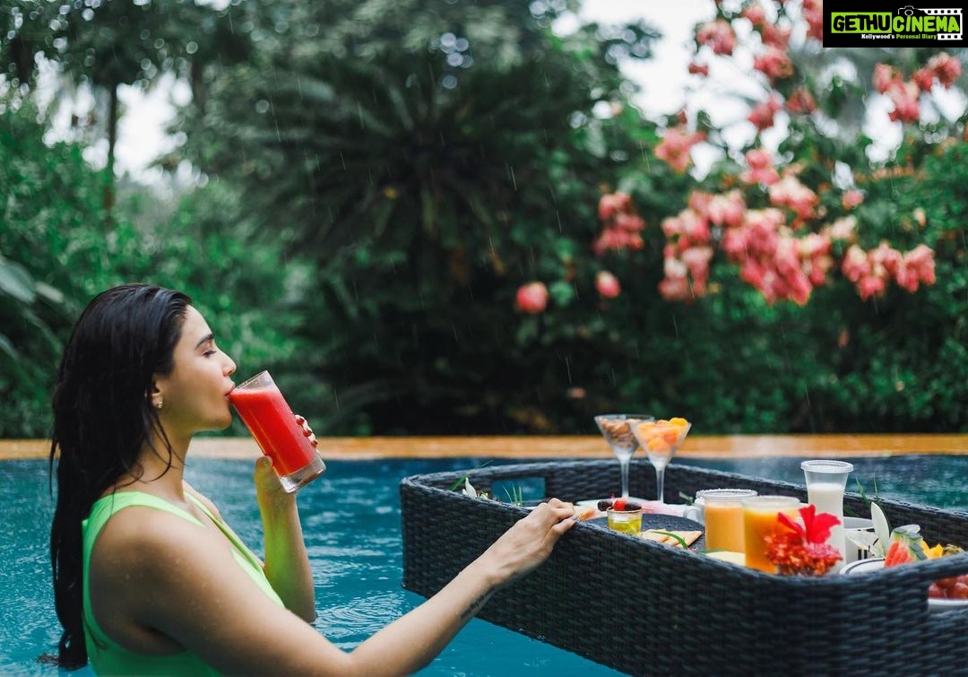 Daisy Shah Instagram - Breakieee goals 🤤 . . @travelwithjourneylabel @theleelagoa . . . #theleelagoa #theleela #myleelagoa #itstimeforgoa #travelwithjourneylabel #youarespecial #thinkholidaythinkjourneylabel The Leela Goa